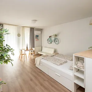klauzal-102-center-apartment.inbudapesthotels.com/